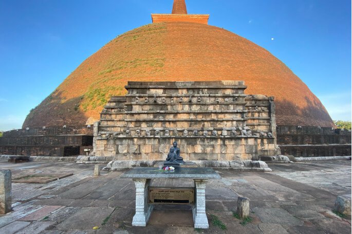 Anuradhapura buddhist stupa